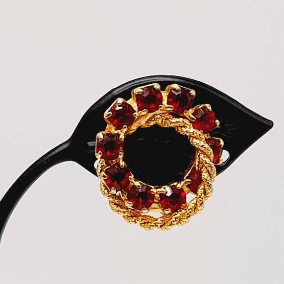 Vintage Red Rhinestone Gold Rope Clip Earrings – 7/8 Inch Sparkle - Picture 4 of 12